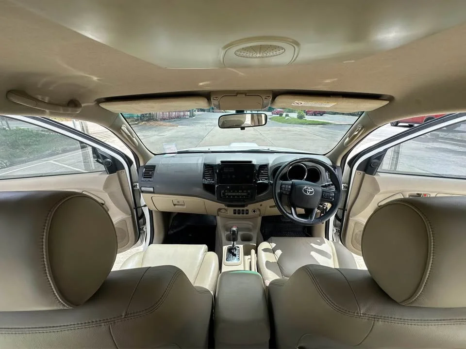 2010 Toyota Fortuner I 3