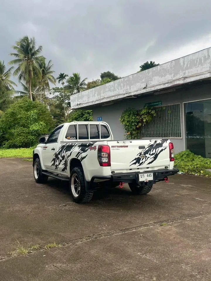 2022 Mitsubishi Triton V 2