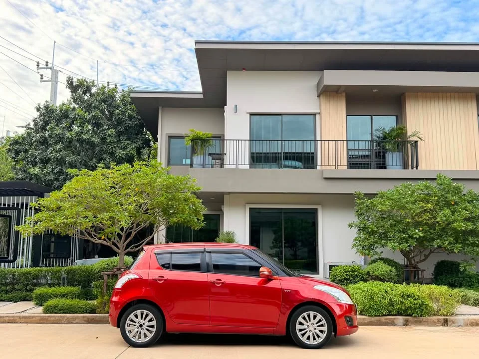 2013 Suzuki Swift II 2