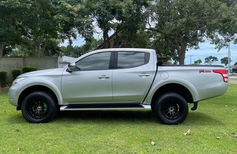 2016 Mitsubishi Triton V 3