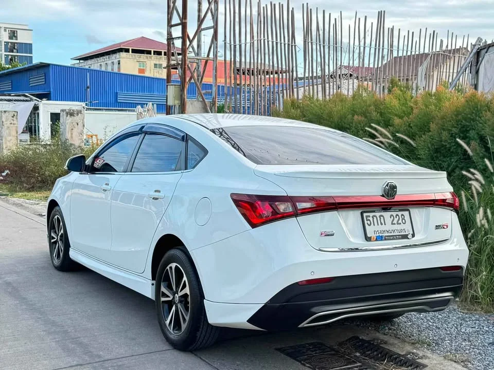 2016 MG 5 I  2
