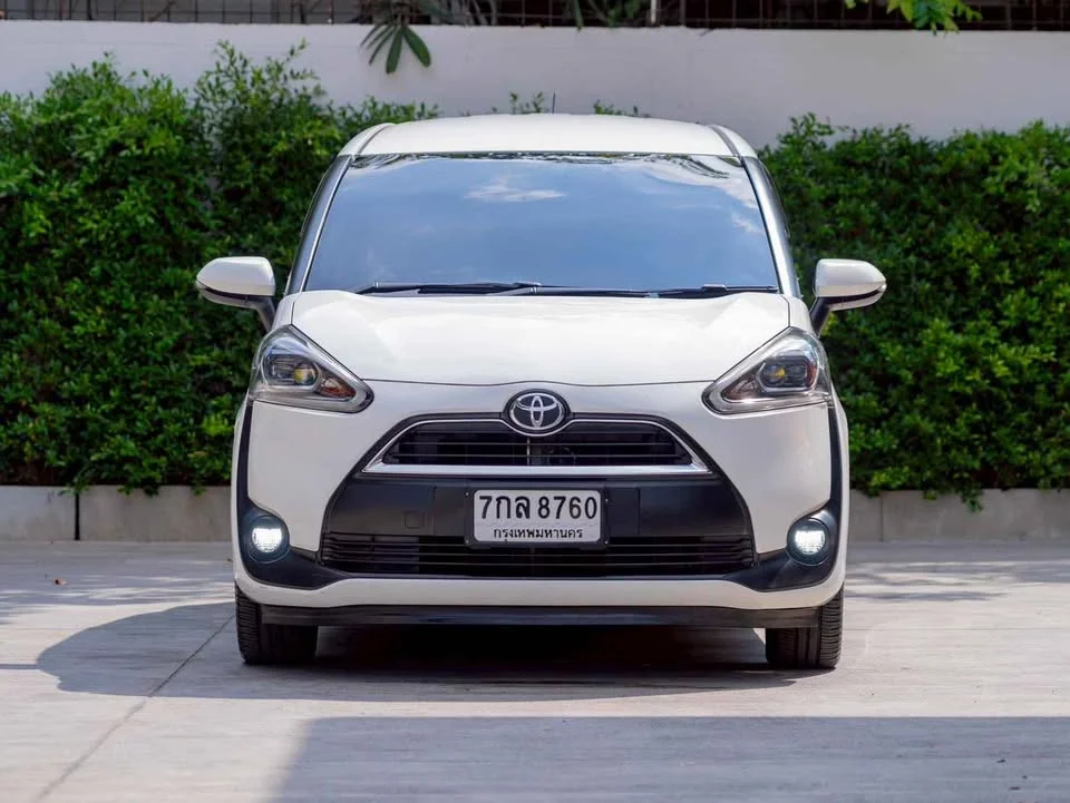 2018 Toyota Sienta II 2