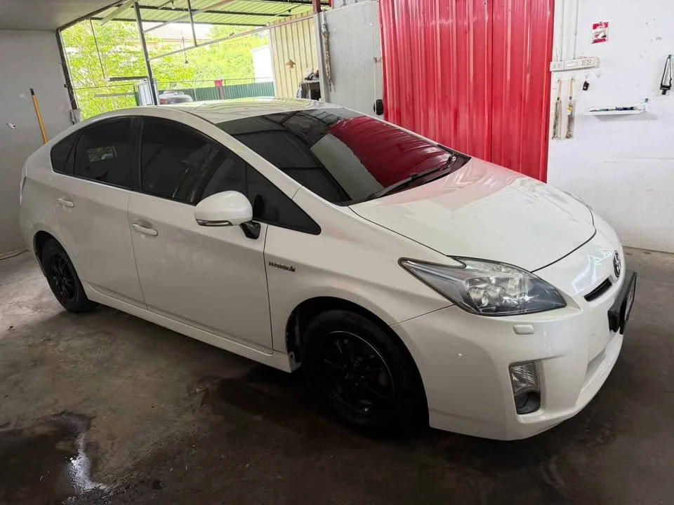 2011 Toyota Prius III 2