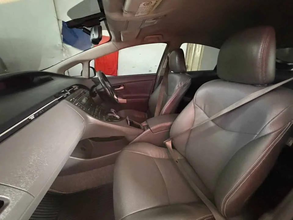 2011 Toyota Prius III 3