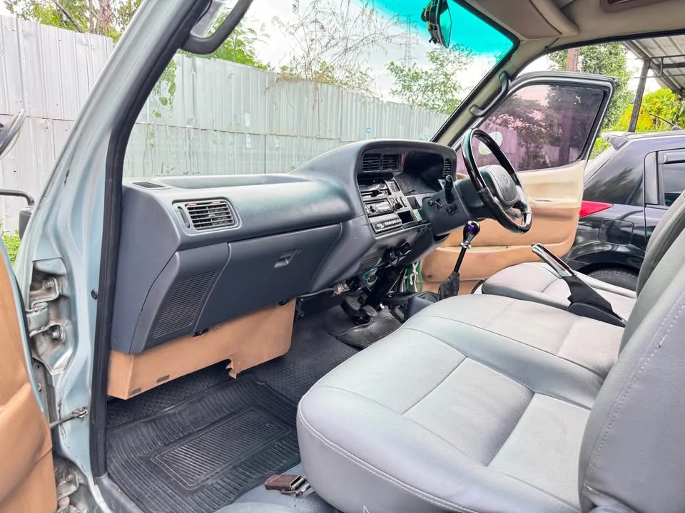 2003 Toyota Commuter IV (H100) 2