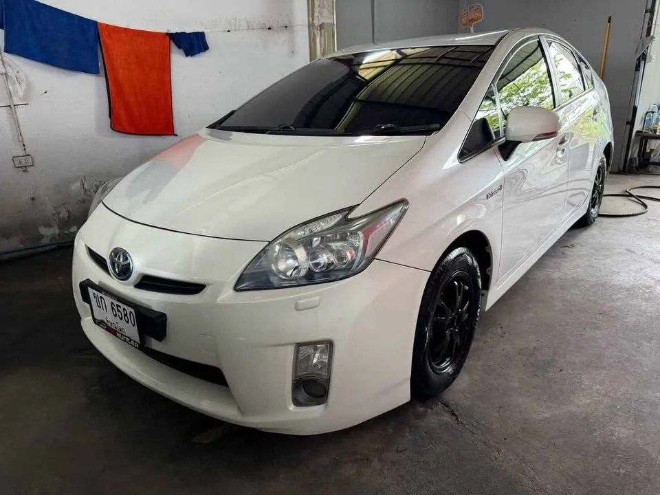 2011 Toyota Prius III 2
