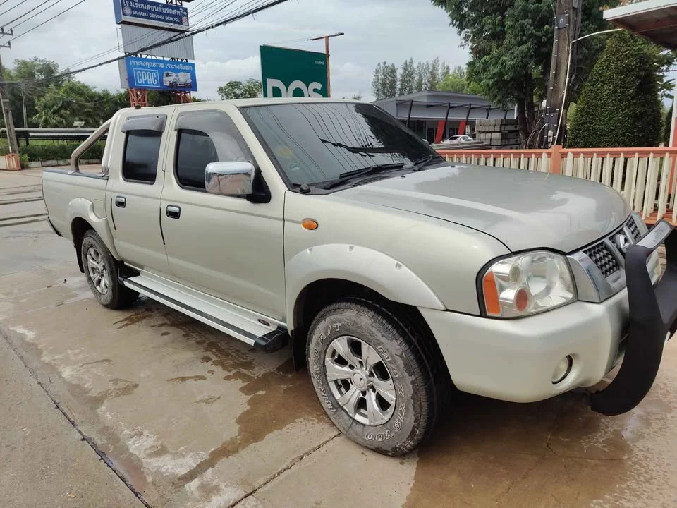 2002 Nissan Frontier I 3