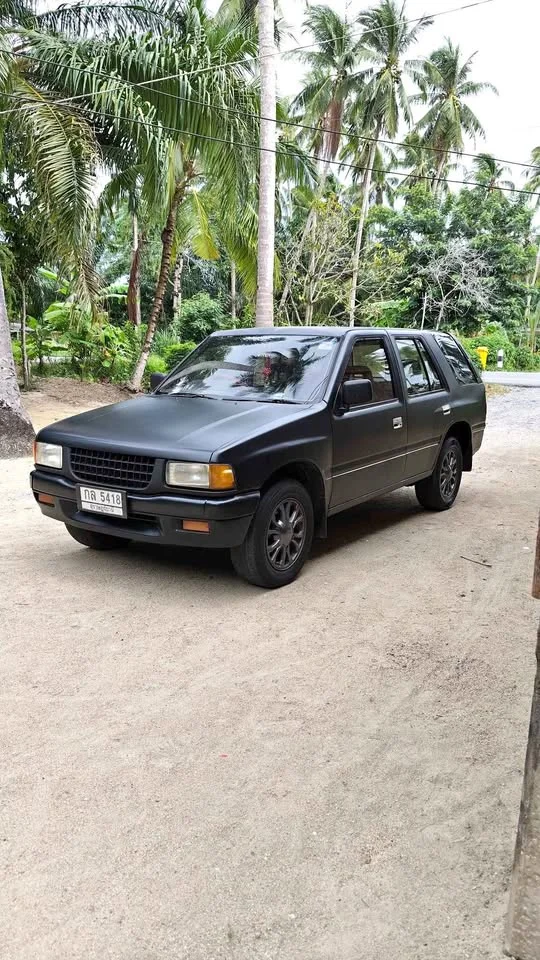 1995 Isuzu Vega I 3