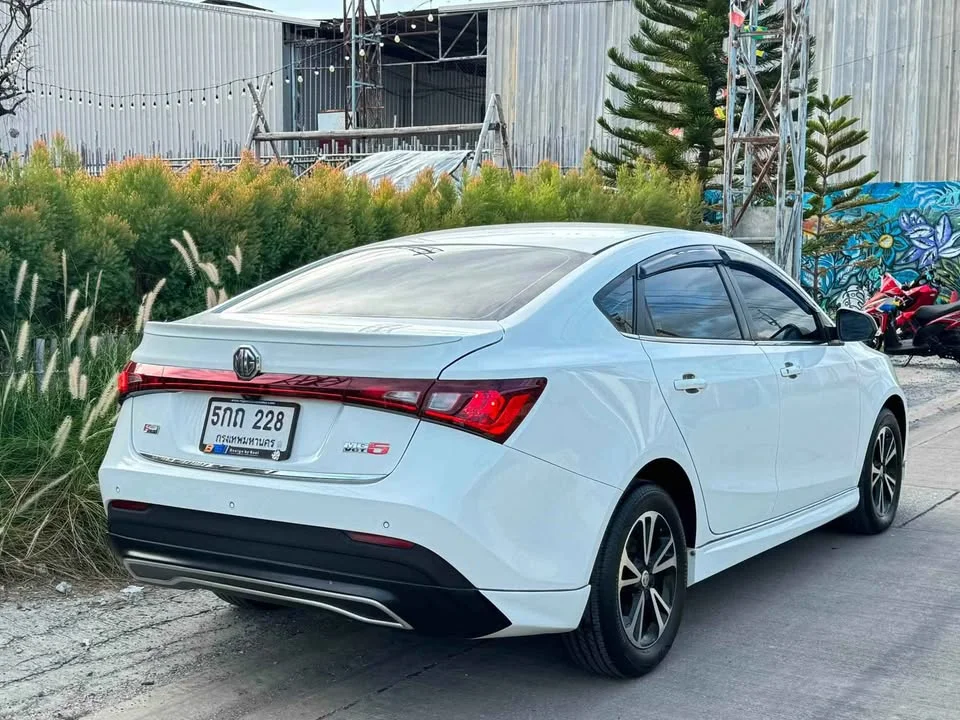 2016 MG 5 I  2