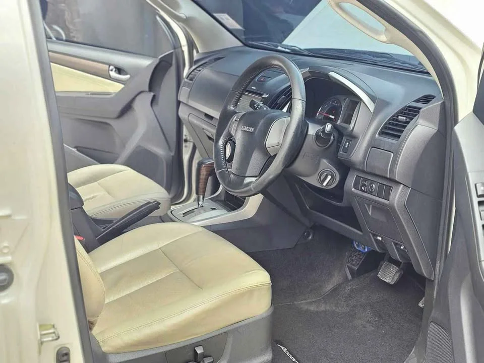 2014 Isuzu MU-X I 3