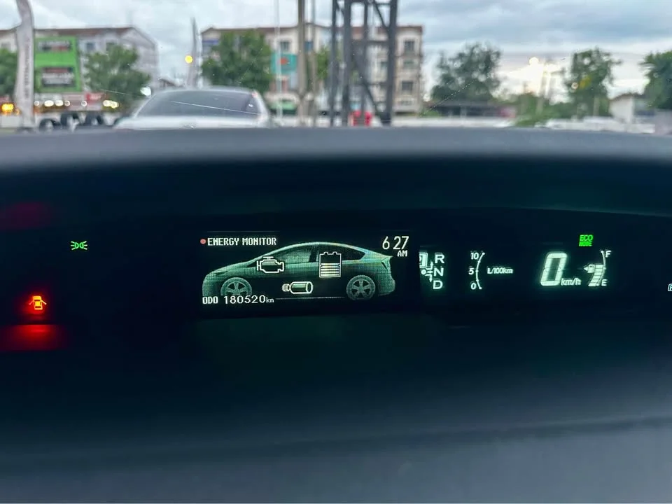 2013 Toyota Prius III 2