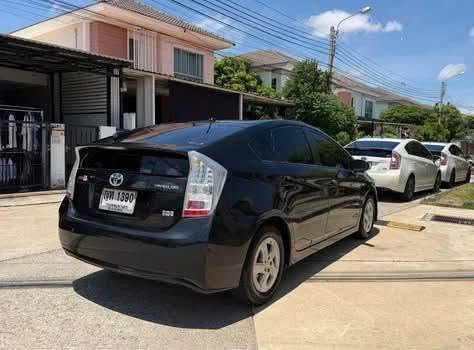 2011 Toyota Prius III 3