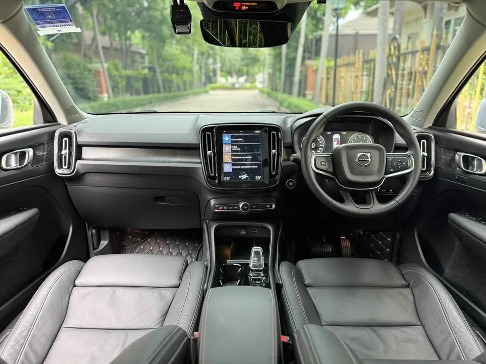 2023 Volvo XC40 3
