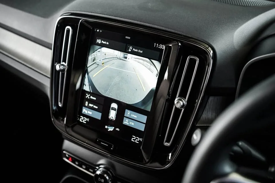 2022 Volvo XC40 2