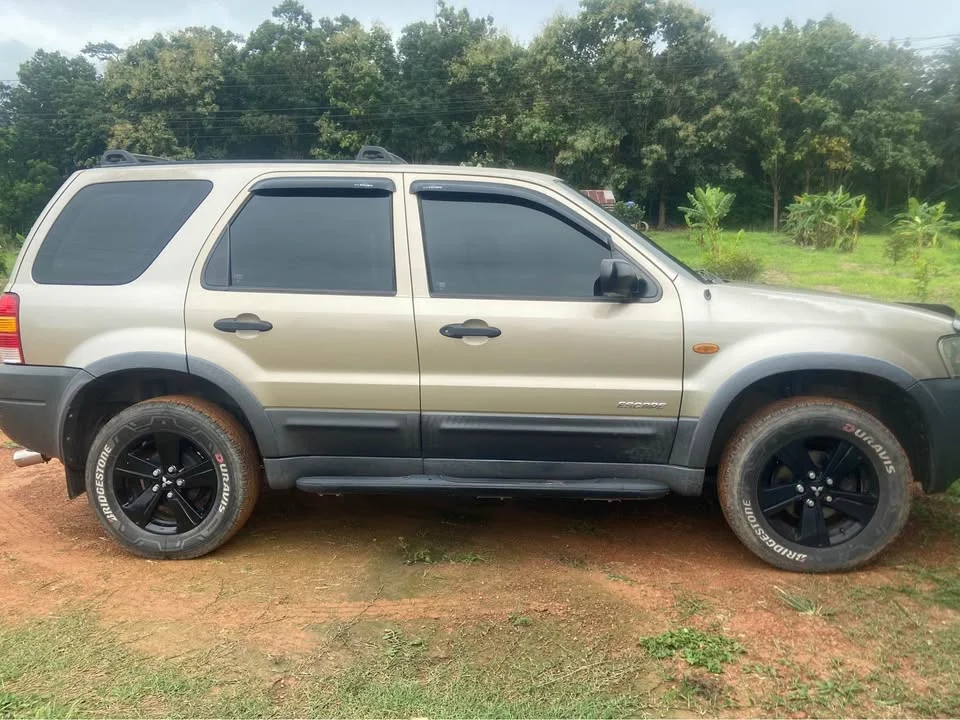 2004 Ford Escape I 3