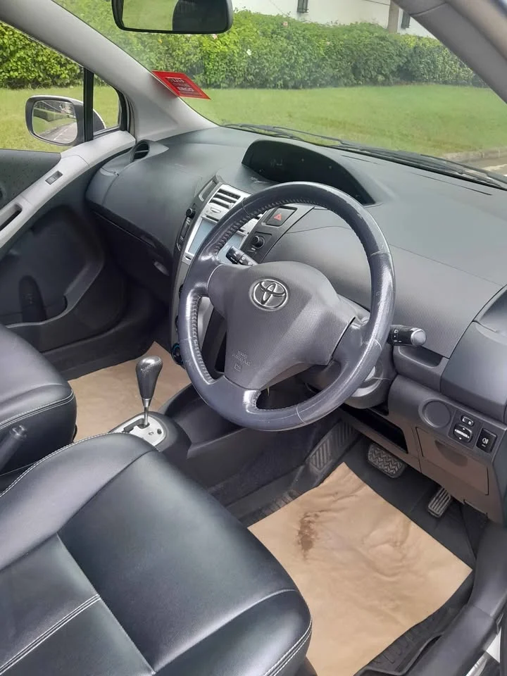 2010 Toyota Yaris II 2