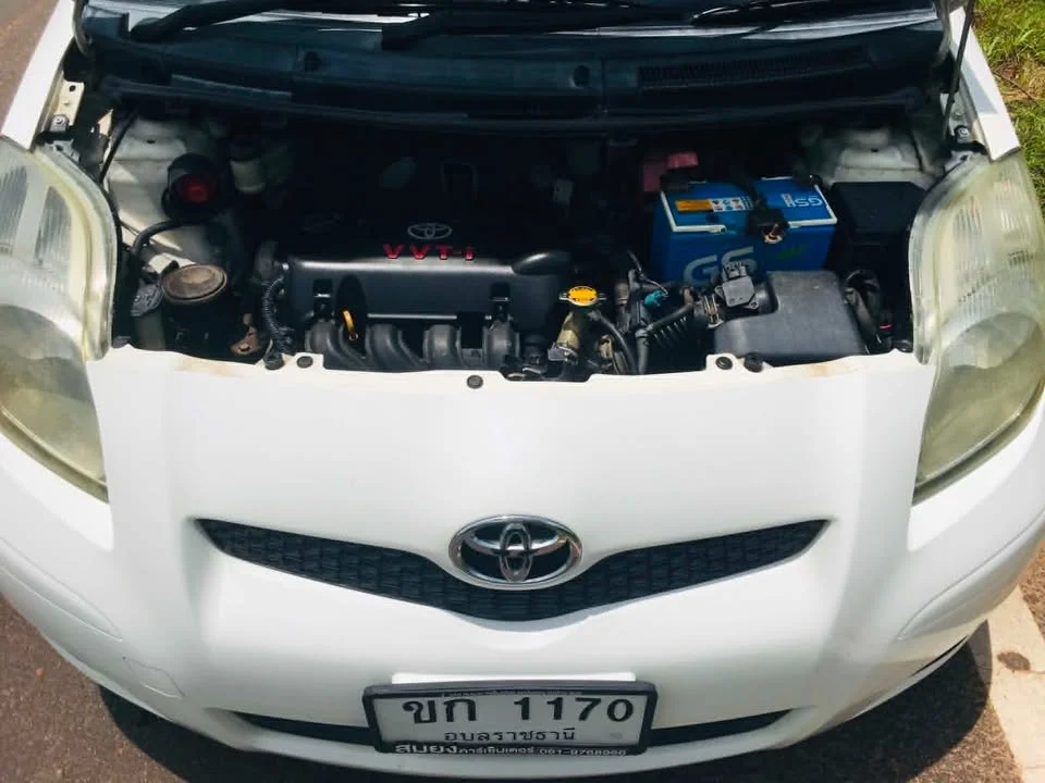 2011 Toyota Yaris II 2
