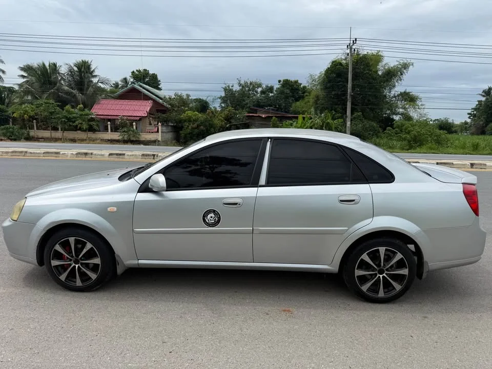 2004 Chevrolet Optra 3