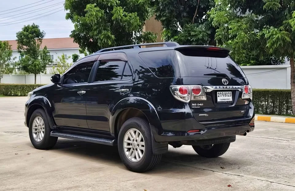 2013 Toyota Fortuner I 3