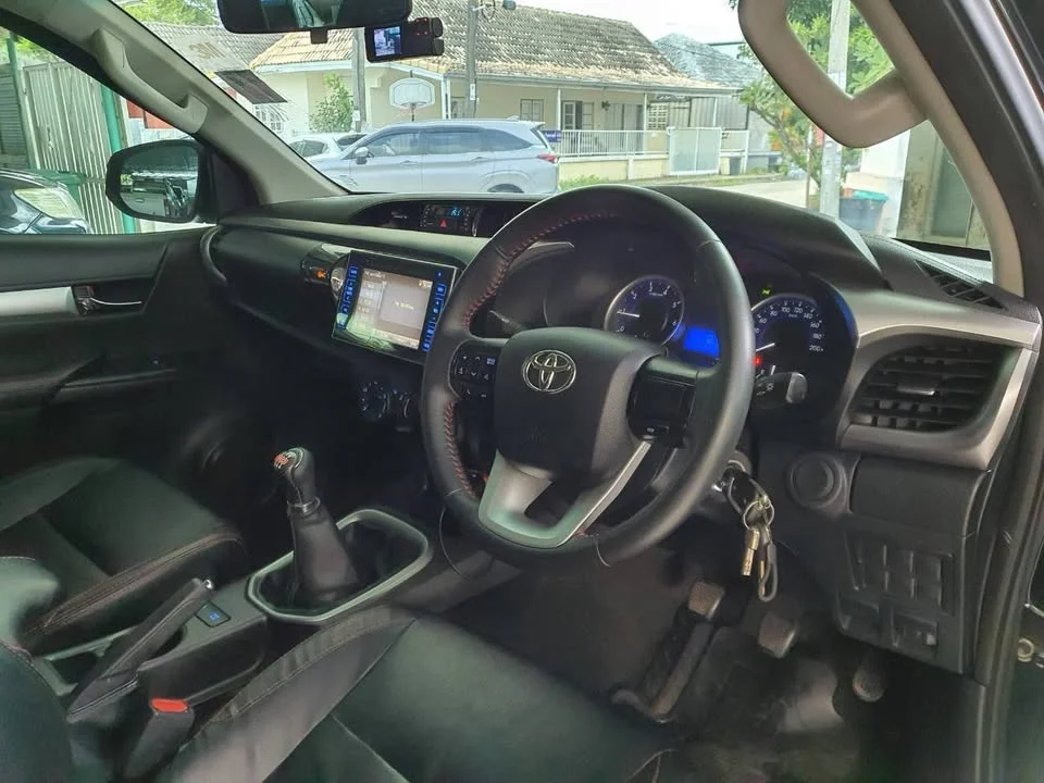 2016 Toyota Hilux VIII 2
