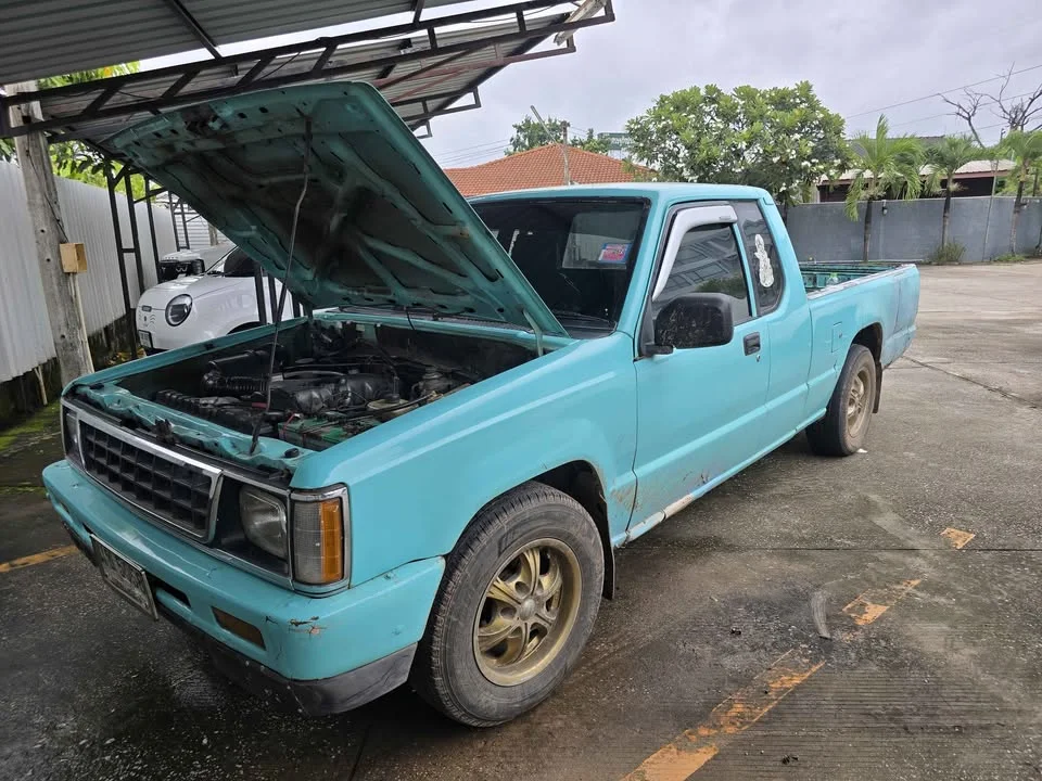 1994 Mitsubishi Triton II 2