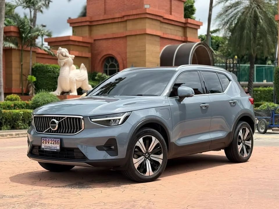 2024 Volvo XC40 2