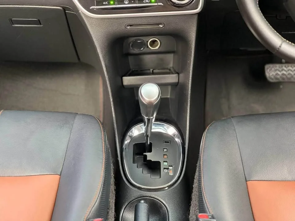 2017 Toyota Sienta II 3