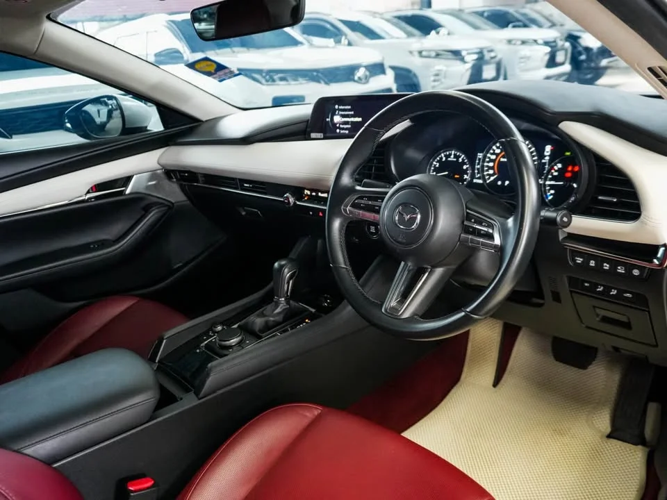 2020 Mazda 3 IV 3