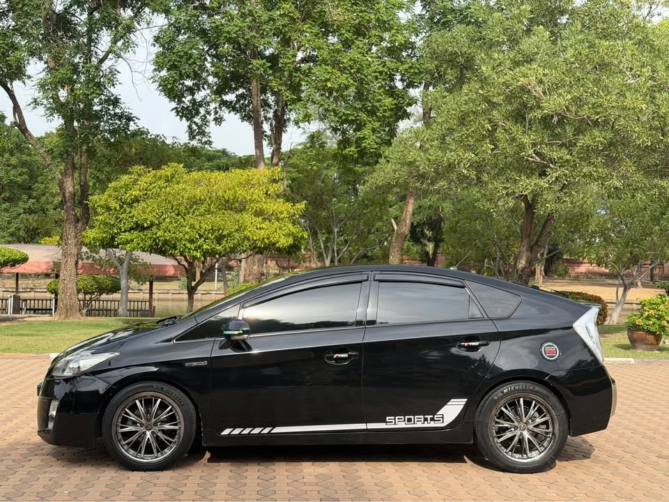 2011 Toyota Prius III 3