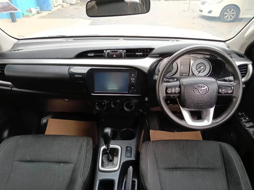 2022 Toyota Hilux VIII 2