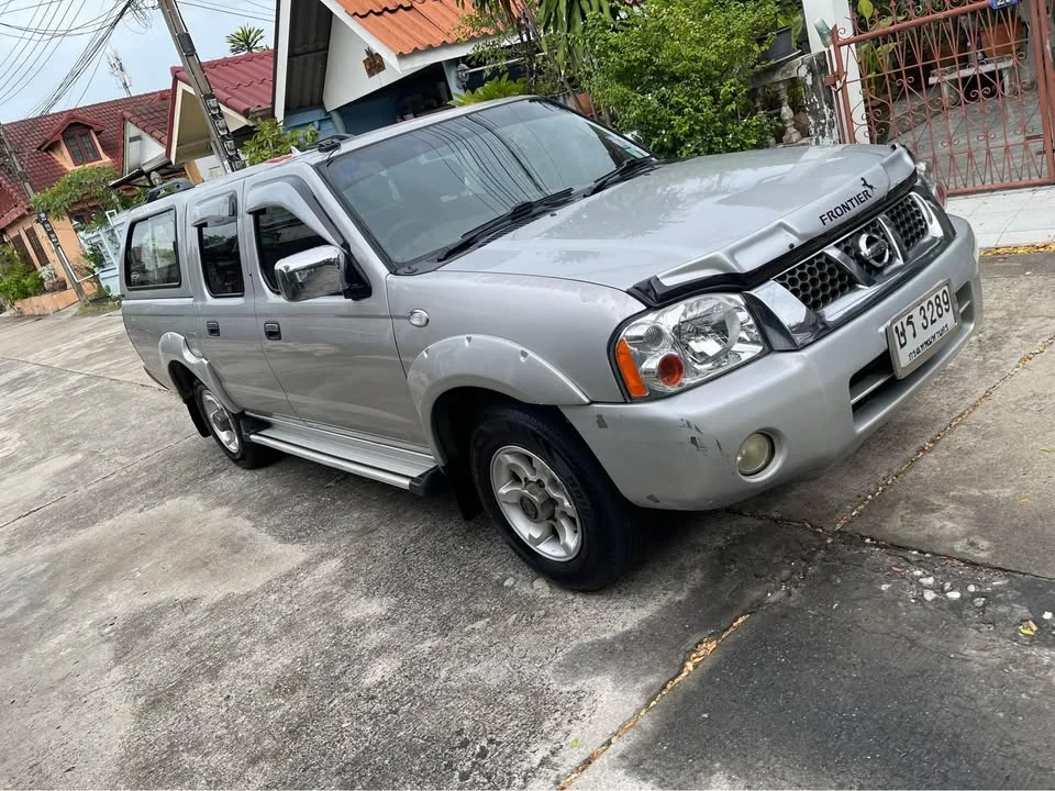 2004 Nissan Frontier I 3