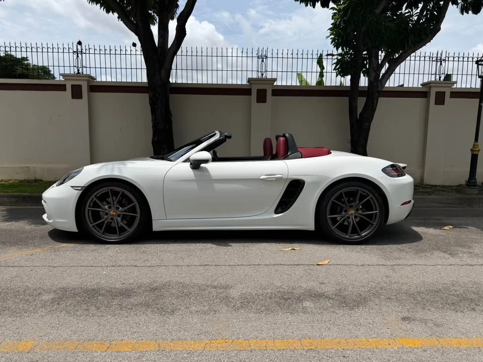 2017 Porsche 718 Boxster and Cayman IV 3