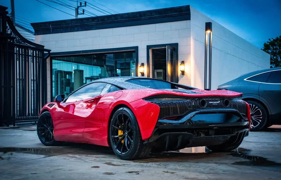 2023 McLaren Artura 3