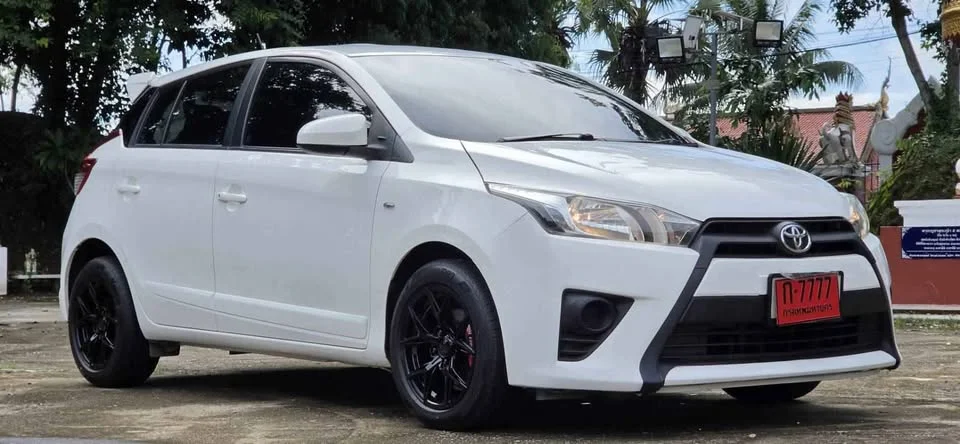 2015 Toyota Yaris III 2