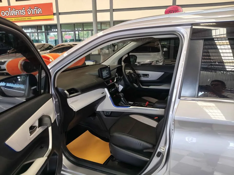 2023 Toyota Veloz III 2