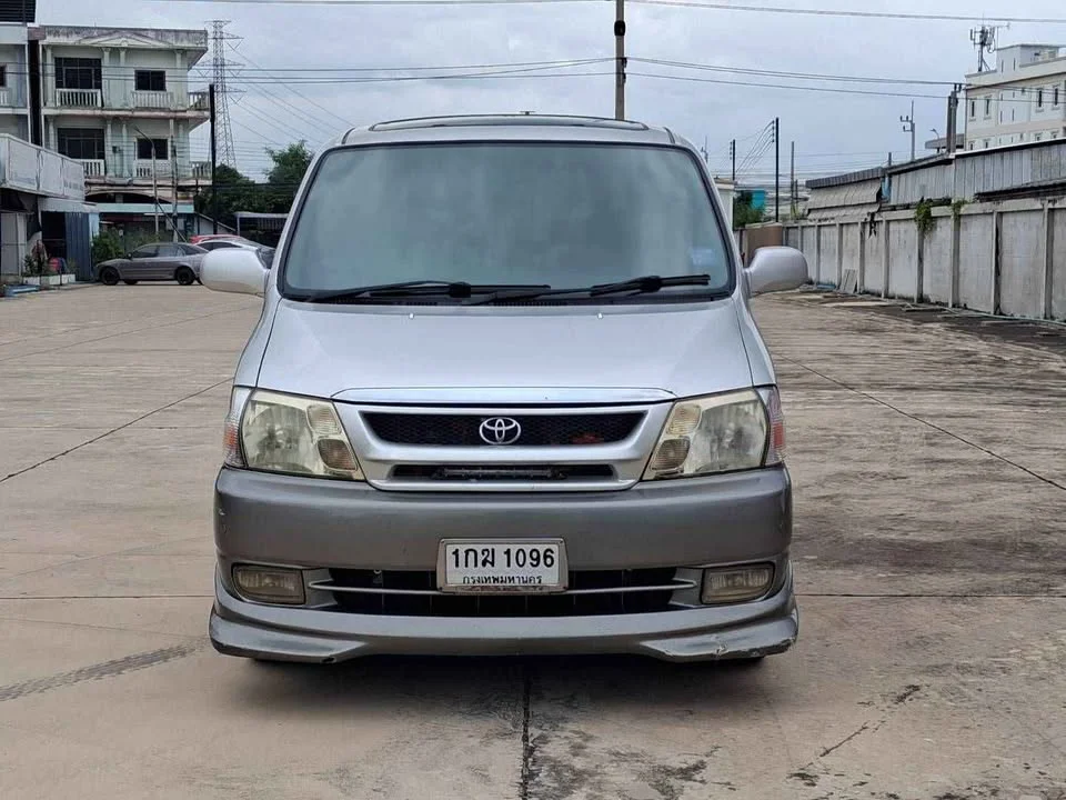 2001 Toyota Granvia H100 3