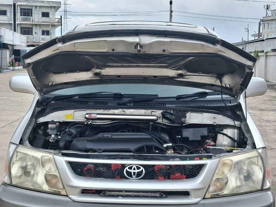 2001 Toyota Granvia H100 2