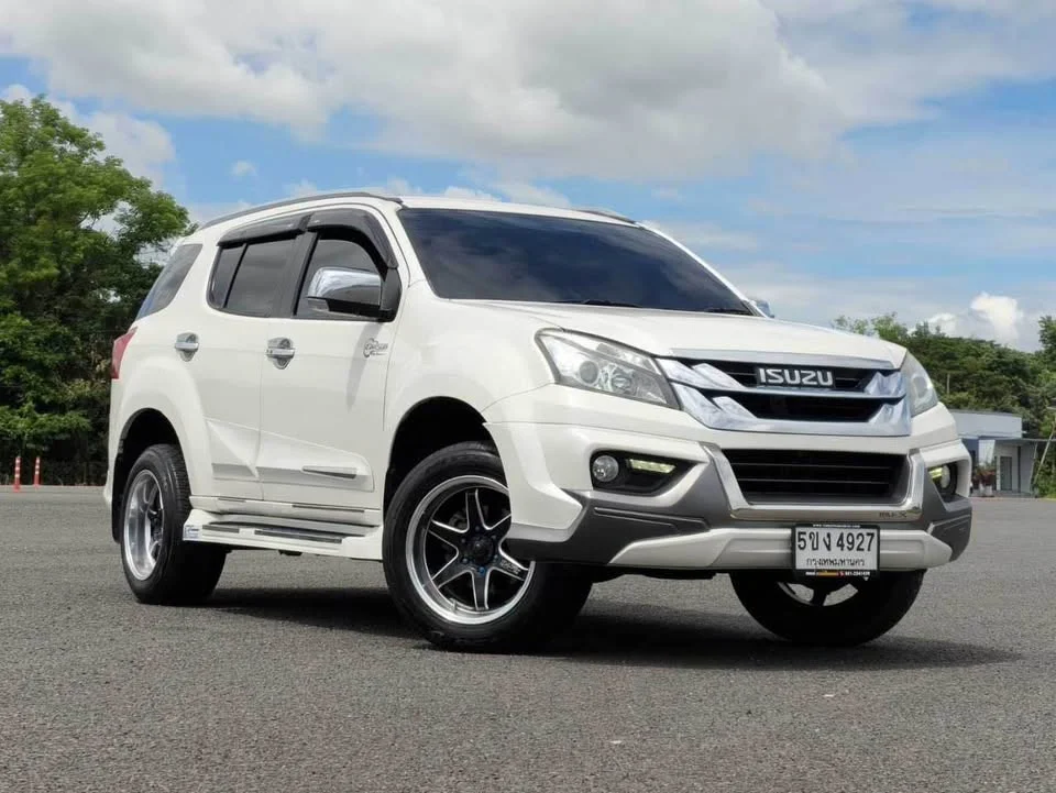 2015 Isuzu MU-X I 2