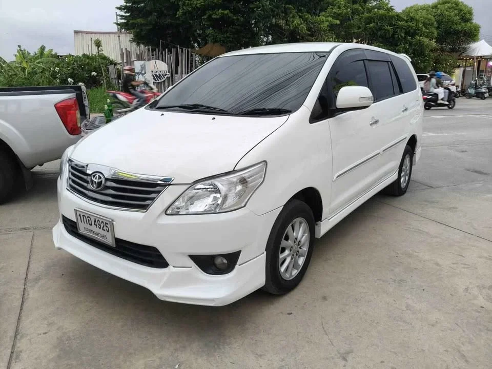 2013 Toyota Innova I 3