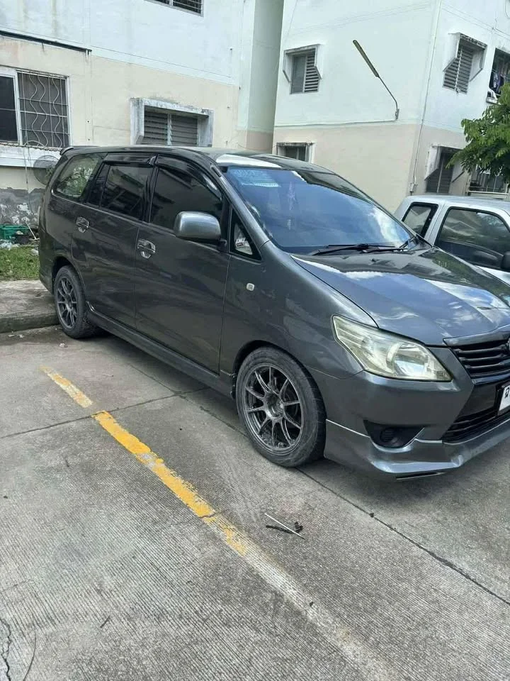 2013 Toyota Innova I 3