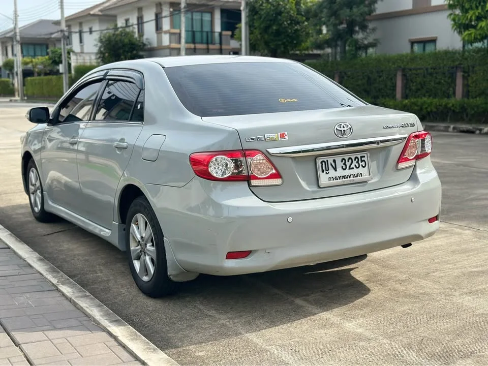 2010 Toyota Corolla Altis X (E140) 3