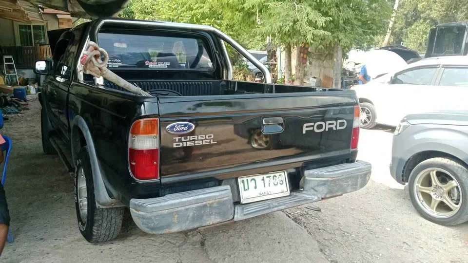 2000 Mazda 2500 Fighter V 2