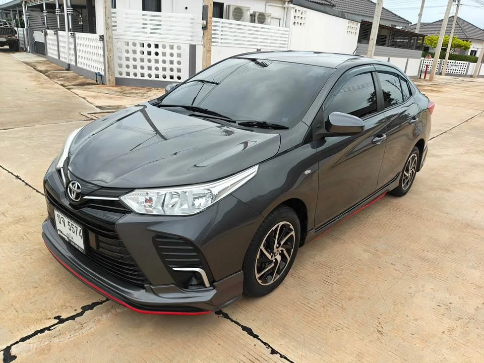 2022 Toyota Yaris ATIV III 2