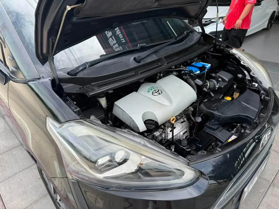 2017 Toyota Sienta II 2