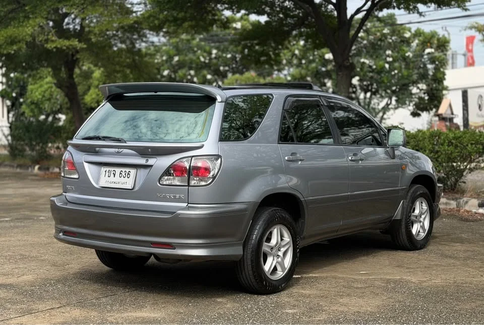 2004 Toyota Harrier I 3