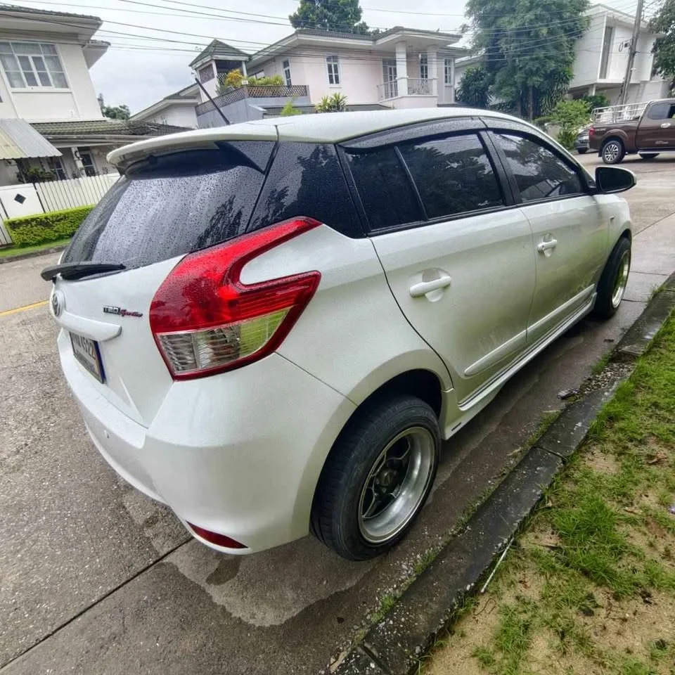 2015 Toyota Yaris III 2