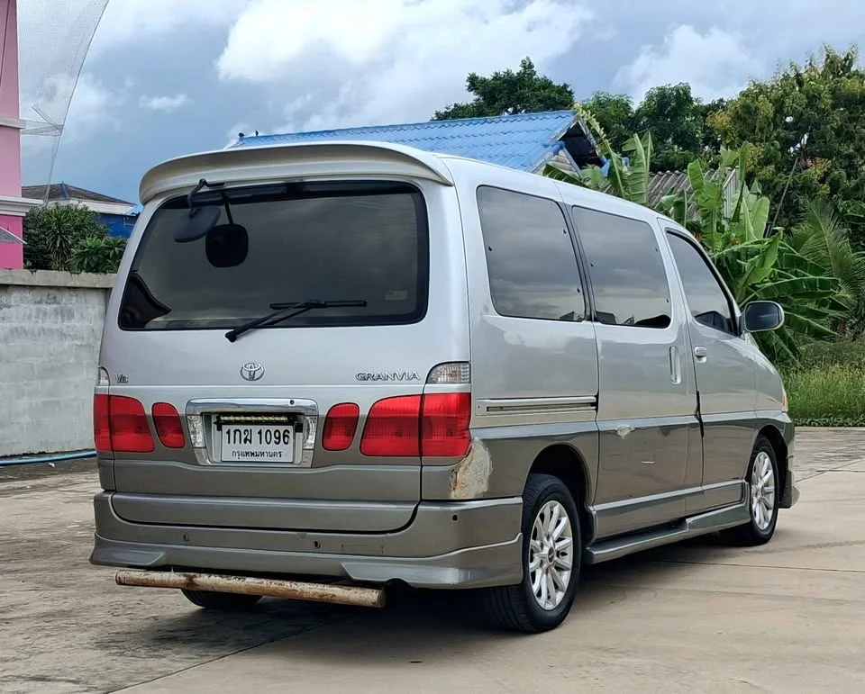 2001 Toyota Granvia H100 2