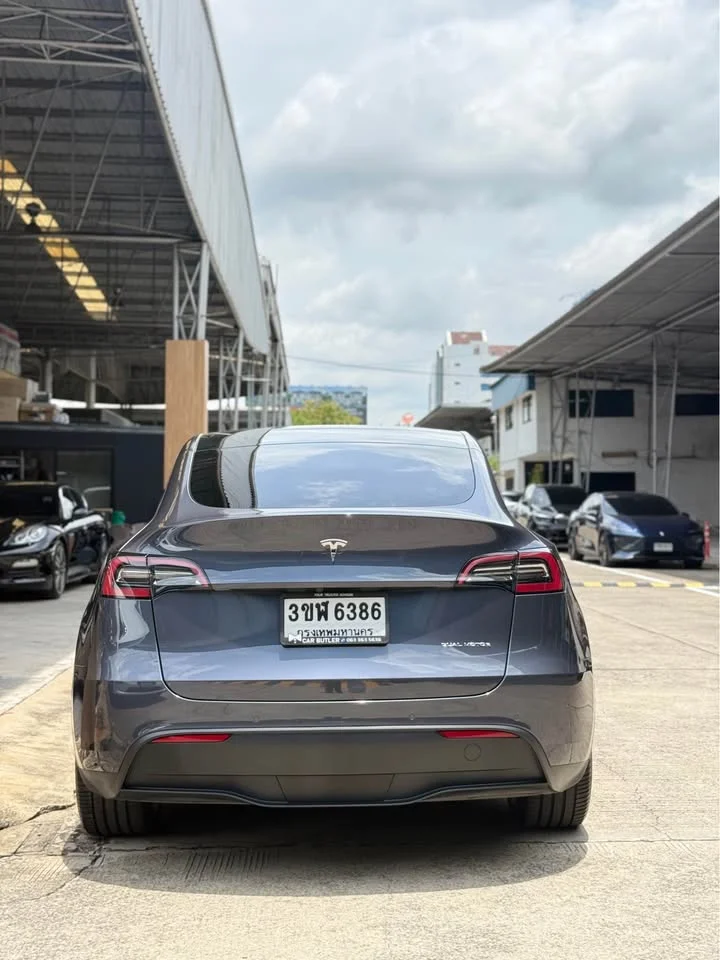 2023 Tesla Model Y 3