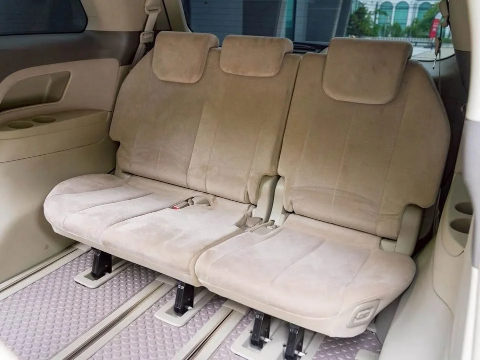 2010 Toyota Estima III 2