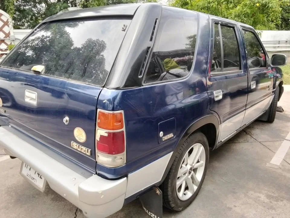 1994 Isuzu Vega I 3